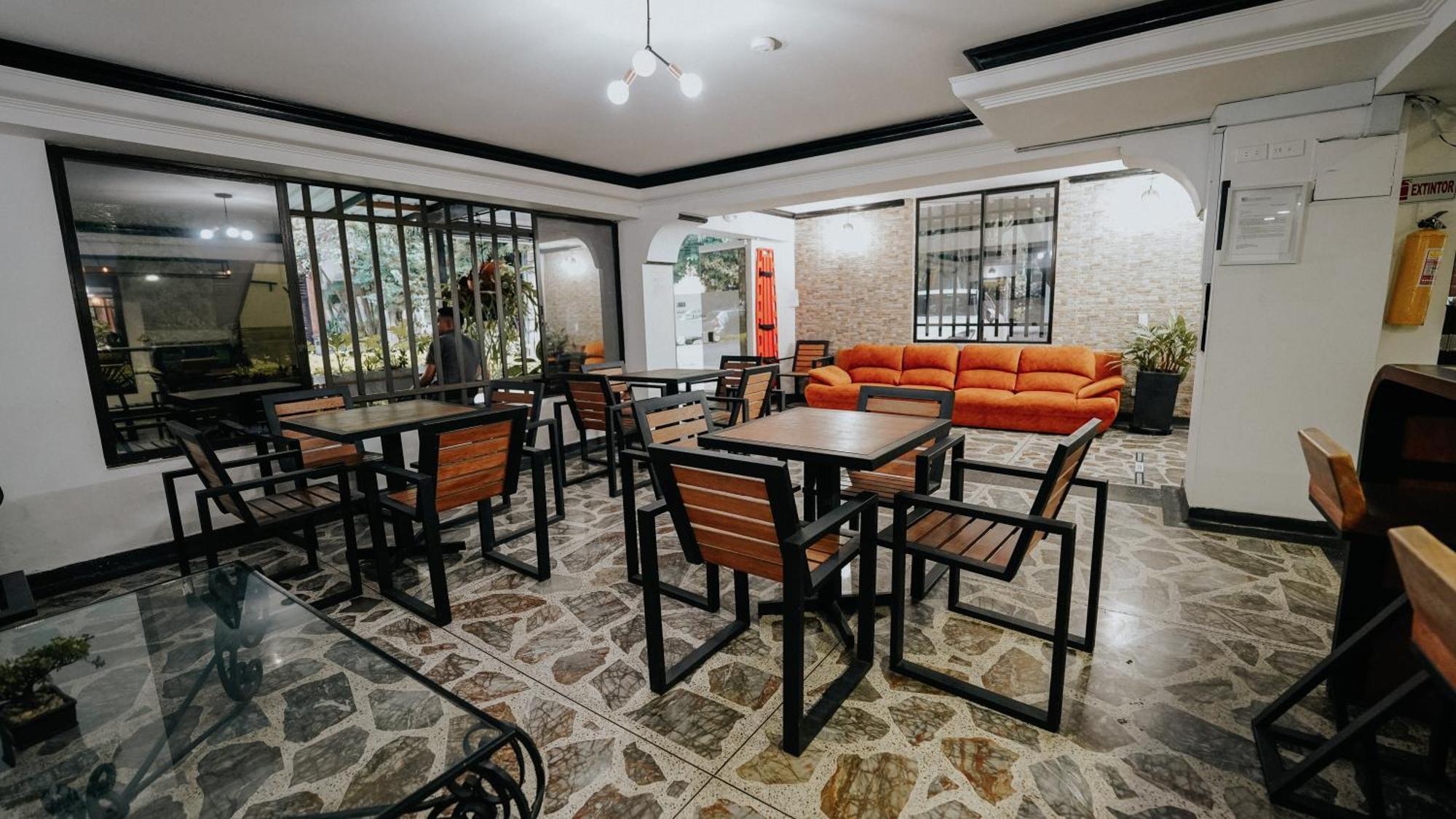 Hotel Balcones Del Estadio Медельин Экстерьер фото