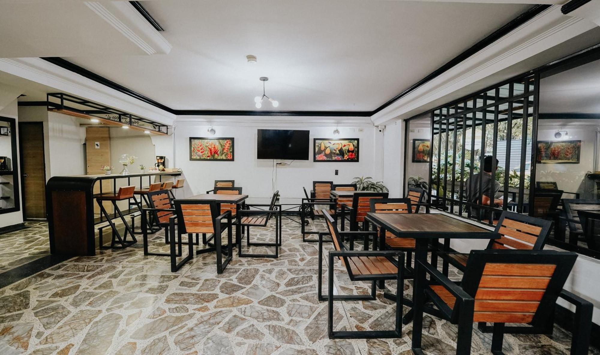 Hotel Balcones Del Estadio Медельин Экстерьер фото